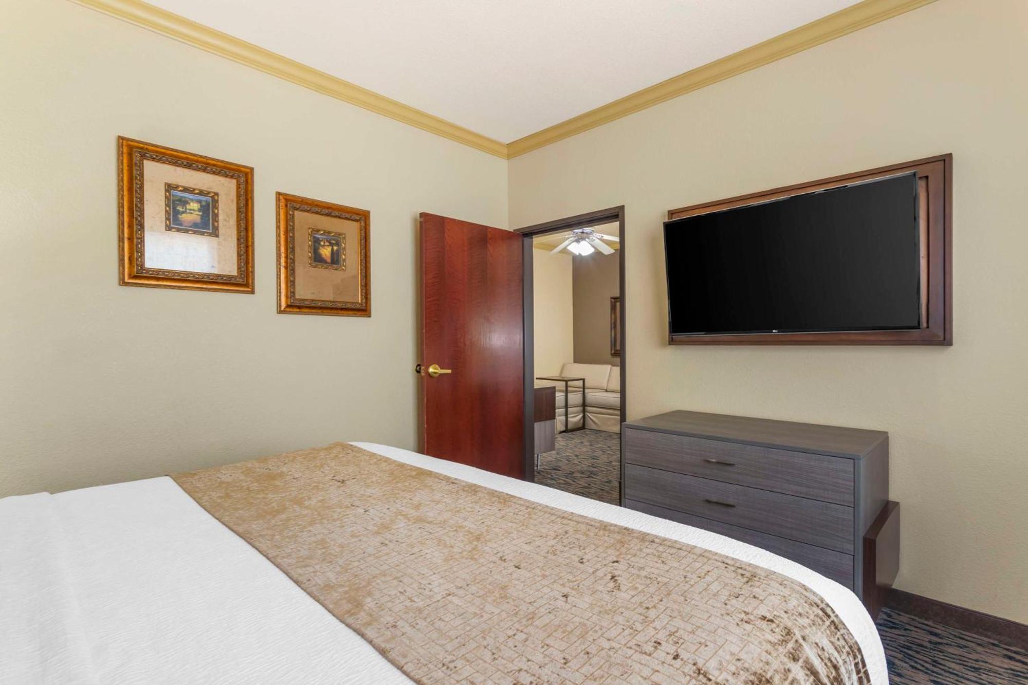 Best Western Plus Crown Colony Inn & Suites Lufkin Dış mekan fotoğraf