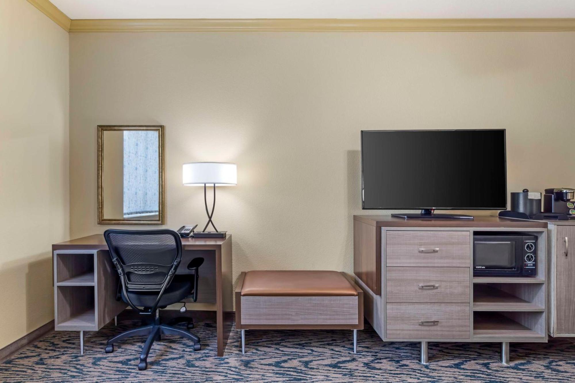 Best Western Plus Crown Colony Inn & Suites Lufkin Dış mekan fotoğraf