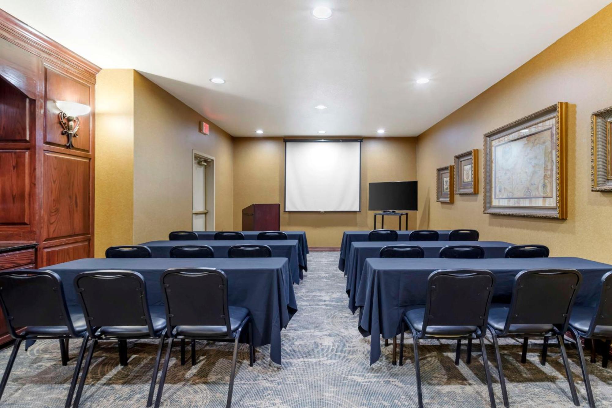 Best Western Plus Crown Colony Inn & Suites Lufkin Dış mekan fotoğraf